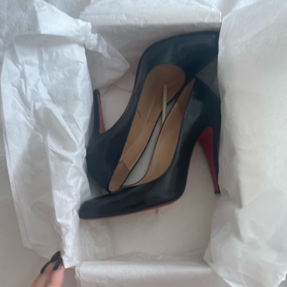 Christian Louboutin- Black Decolete 868 100 Jazz Calf Round toe Pump Heels - Picture 7 of 8